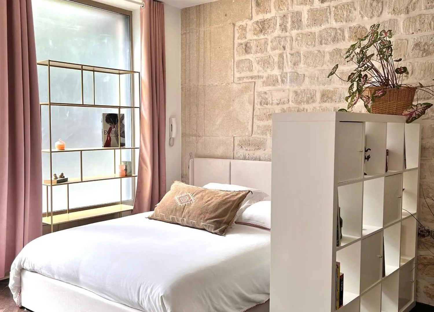 Apartment Canal St Martin Miss Dodu *